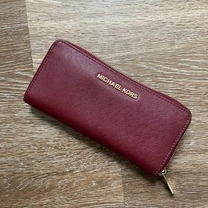 Michael Kors Zipper Wallet